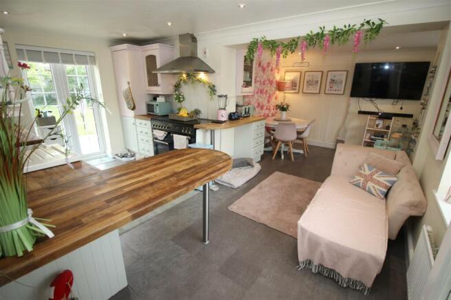 Kitchen Breakfast Bar