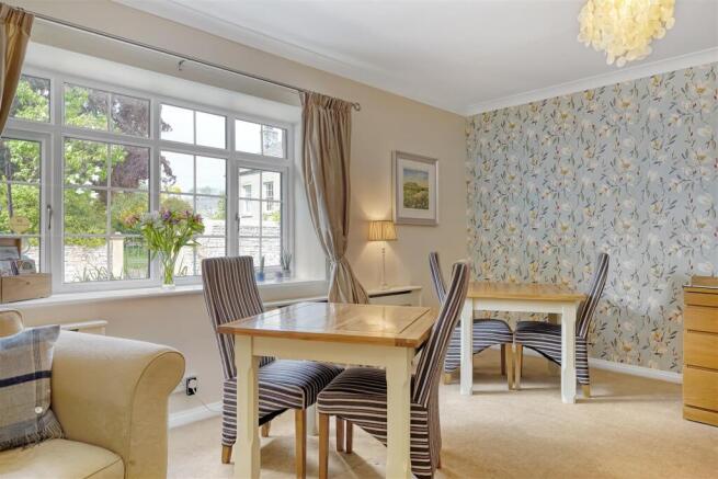 5 bed Semi-Detached for sale Image 9