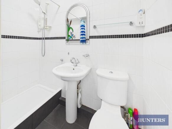 2 bed Flat for sale Image 6