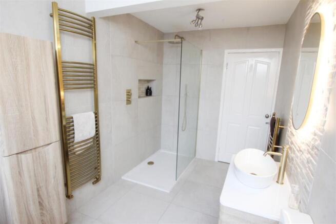 HOUSE BATHROOM