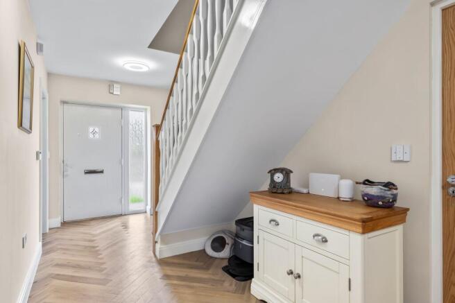 5 bed Detached for sale Image 8