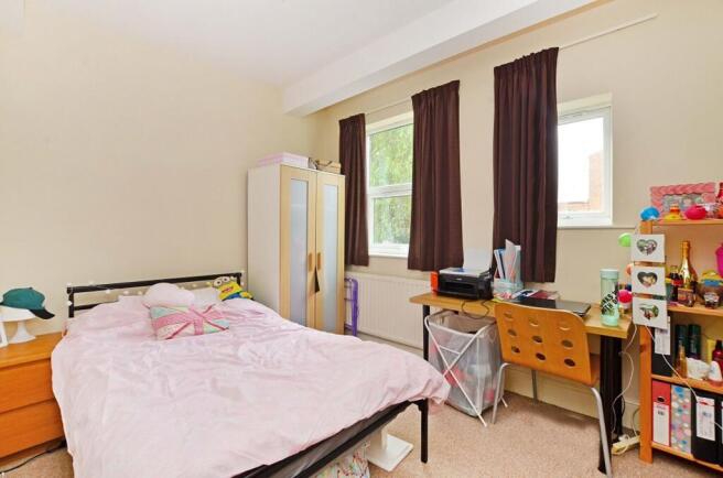 4 bed Terraced to rent Image 7
