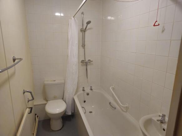 1 bed Apartment to rent Image 8