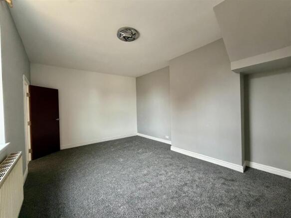 4 bed Semi-Detached for sale Image 9