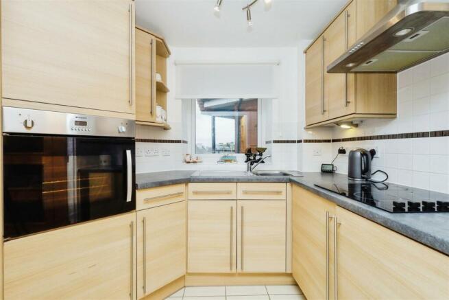 flat60martellocourt3-15jevingtongardenseastbourneb