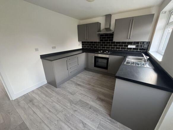 2 bed Semi-Detached to rent Image 4