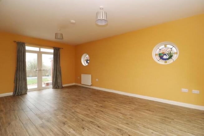 Lounge/dining room