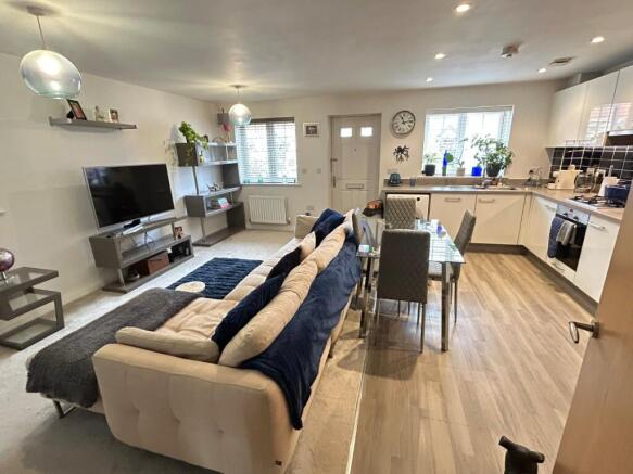 Lounge/Dine/Kitchen