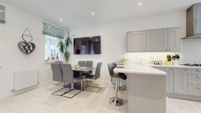 KITCHEN/FAMILY ROOM