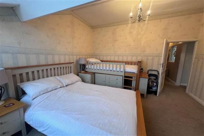 2 bed Flat for sale Image 7