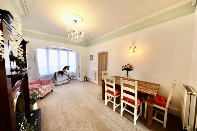 5 bed Detached for sale Image 12