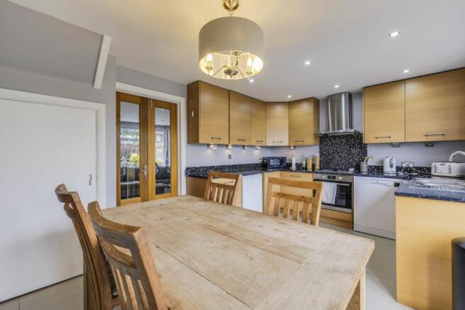 3 bed Semi-Detached for sale Image 6