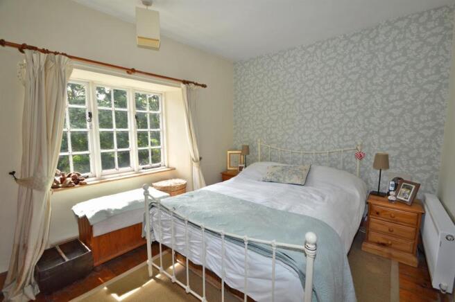 EVENUNDER COTTAGE,  KINETON (MASTER BEDROOM)  resi
