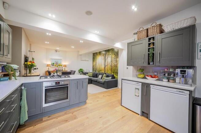 5 bed Terraced for sale Image 4