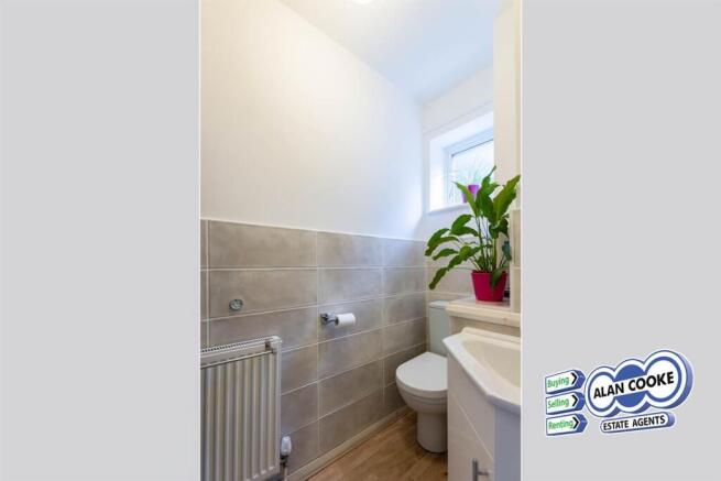 4 bed Detached for sale Image 5