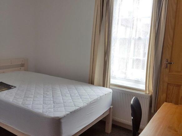 36 Broad St bed 3a.jpg