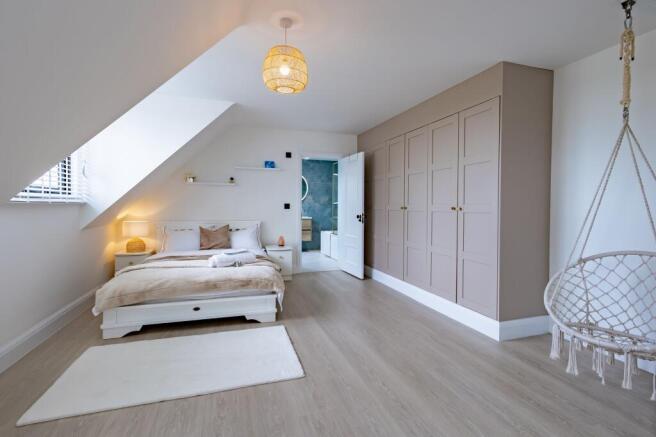Bedrooms & Bathrooms