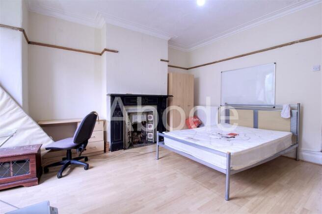 5 bed House to rent Image 4