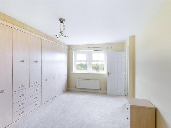 5 bed Detached for sale Image 10