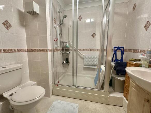 2 bed Apartment for sale Image 6