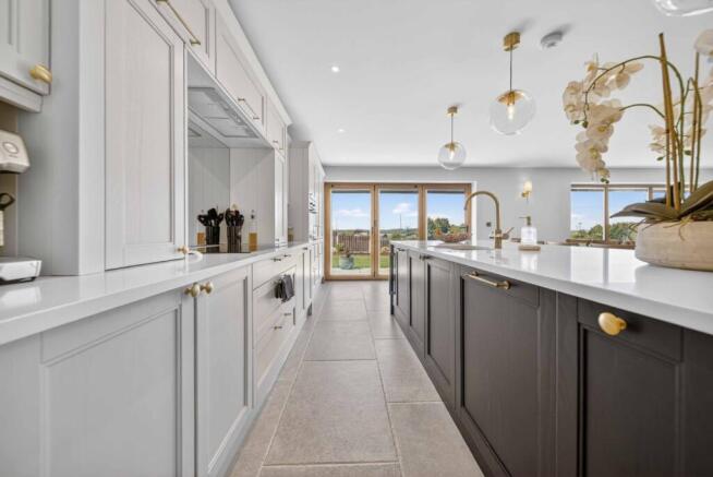 4 bed Detached for sale Image 6