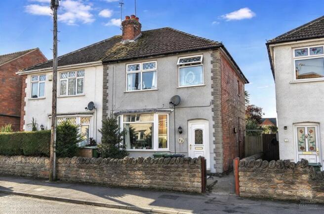 3-bed semi-detached on Holmfield Avenue, Loughborough, £180,000