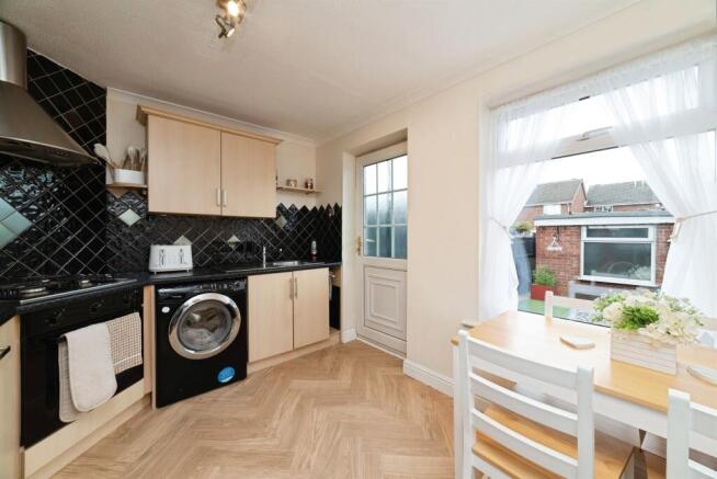 2 bed Terraced for sale Image 5