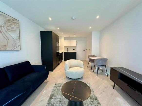 Living Area pic 4.jpg