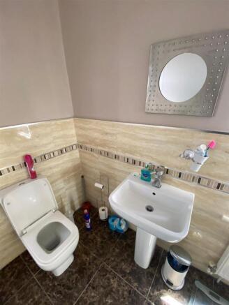2 bed House to rent Image 4
