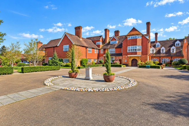 Grand Estate Courtyard with Armillary Fountain.png