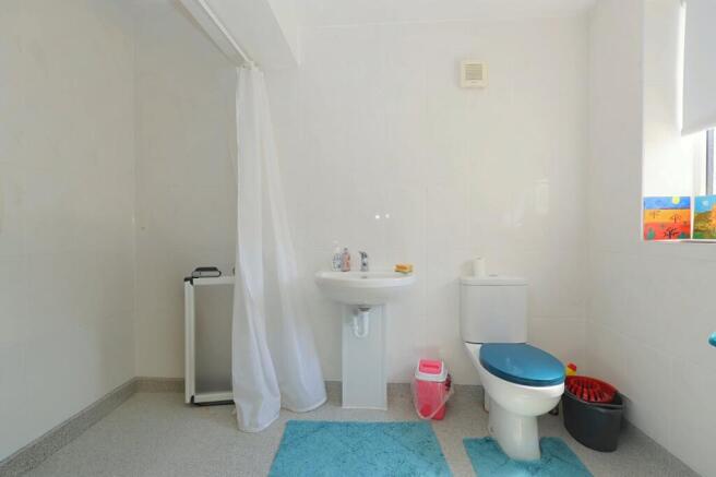 3 bed Semi-Detached for sale Image 9
