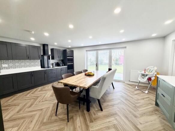 4 bed Detached for sale Image 4