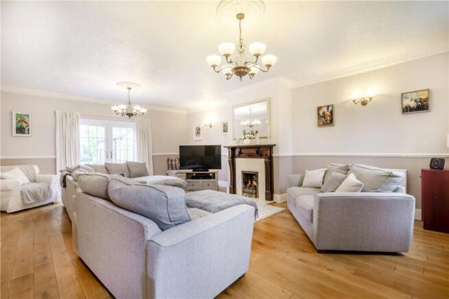 5 bed House for sale Image 4