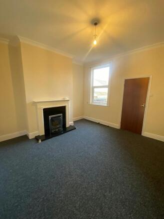 2 bed Terraced to rent Image 4