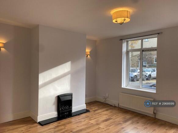 2 bed Terraced to rent Image 4