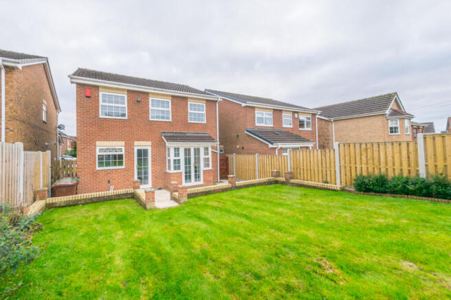 4 bed Detached to rent Image 9