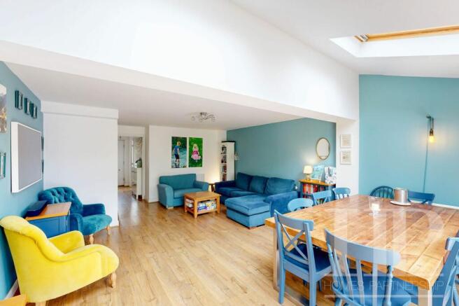 Lounge/dining room