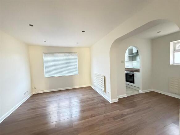 18 Vine Tree - Lounge 3.jpg