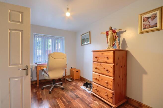 5 bed Detached for sale Image 9