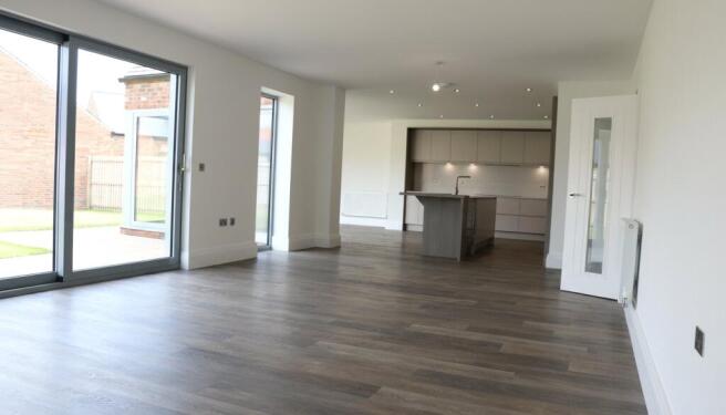 4 bed Detached for sale Image 6