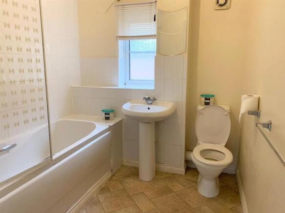12 Russell Close Bathroom 27.2.26.jpg