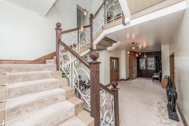 8 bed Detached for sale Image 4