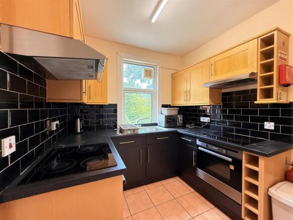 Kitchen 2.JPG