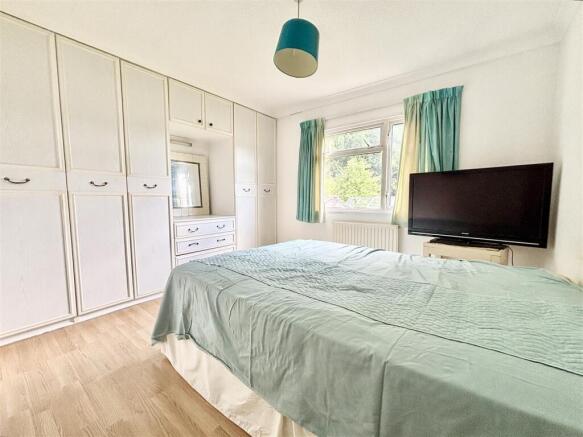 2 bed Park Home for sale Image 9