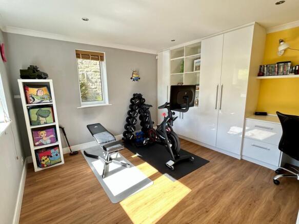 4 bed Detached for sale Image 8