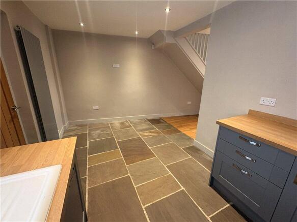 3 bed Terraced to rent Image 9