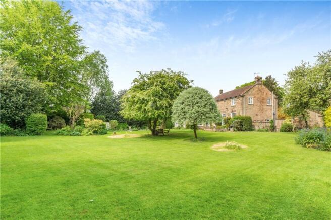 5 bed Semi-Detached for sale Image 12