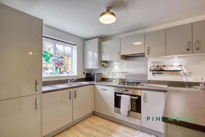 KITCHEN / DINING ROOM