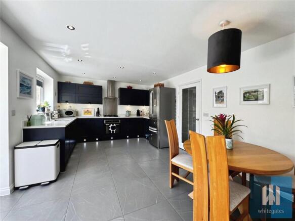 4 bed Detached for sale Image 4