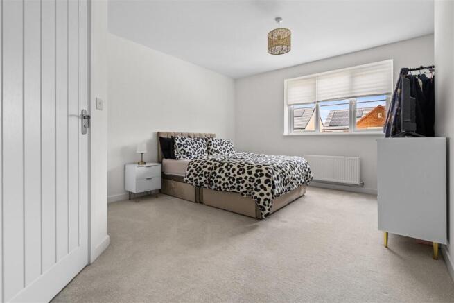 4 bed Detached for sale Image 8